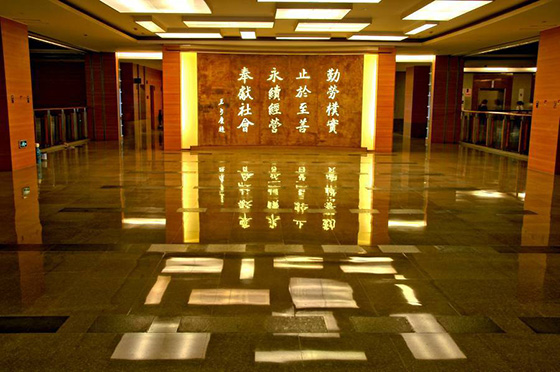 采用黄瓜视频APP免费下载防火板裝修的廈門長庚醫院大廳